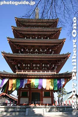 Five-story Pagoda, architecture is based on early Heian Period-style. 五重塔
Keywords: tokyo hino takahata fudoson kongoji buddhist temple pagoda