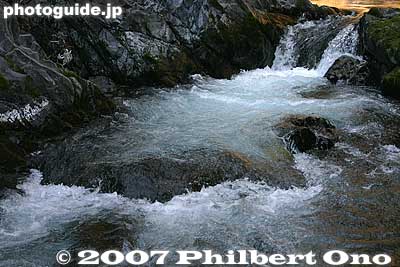 Kichijoji Falls consist of three small waterfalls. Hinohara, Tokyo 吉祥寺滝
Keywords: tokyo hinohara-mura village kichijoji waterfall japanriver