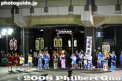 The opening ceremony started at 6:30 pm here, in front of the train station. A few speeches ensued. Eleven Awa Odori dance troupes participated.
Keywords: tokyo inagi awa odori dance matsuri festival women dancers kimono