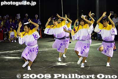 Mitaka Shoko-ren 三鷹商工連
Keywords: tokyo inagi awa odori dance matsuri festival women dancers kimono
