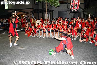 Takarabune-ren from Mitaka. 寳船連
Keywords: tokyo inagi awa odori dance matsuri festival women dancers kimono children