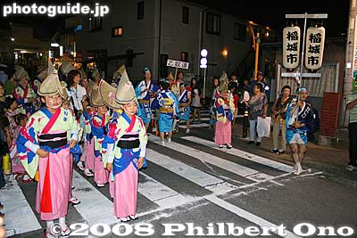Keywords: tokyo inagi awa odori dance matsuri festival women dancers kimono children