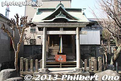 Shrine at Kanmyoji temple
Keywords: tokyo itabashi-ku itabashi-juku post town nakasendo temple