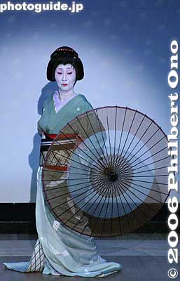 2. Sumidagawa (Sumida River)
Keywords: tokyo kagurazaka geisha dance odori umbrella