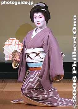 3. Edo no Nigiwai (Liveliness of Edo)
After this dance was a 20-min. intermission.
Keywords: tokyo kagurazaka geisha dance odori japangeisha