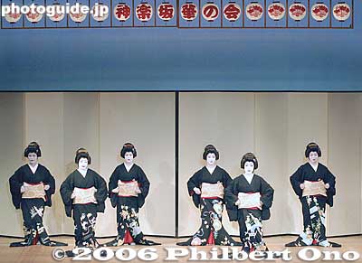1. Kagurazakari 神楽ざかり
Keywords: tokyo kagurazaka geisha dance odori