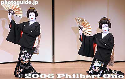 3. 梅にも春 Ume ni mo Haru
Dancers: 千丸、史織
Keywords: tokyo kagurazaka geisha dance odori