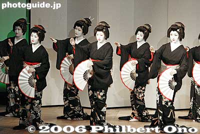 Keywords: tokyo kagurazaka geisha dance odori