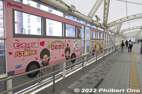 Skydeck Tatsumi pedestrian walkway to the Tohoku Open Space Area (Tohoku Hiroba) bus stops is decorated with Monchicchi. スカイデッキたつみ
Keywords: tokyo katsushika shin-koiwa Monchicchi