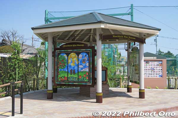 The exterior of the panels has stained glass-like artwork.
Keywords: tokyo katsushika shin-koiwa Monchicchi
