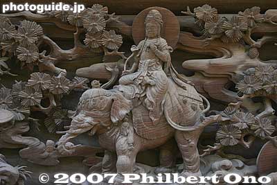 Since such large pieces of keyaki wood are very difficult to find and the carvings are so fine, the carvings are regarded as highly valuable cultural assets.
Keywords: tokyo katsushika-ku ward shibamata taishakuten temple wood carvings sculpture
