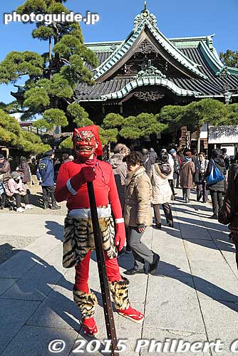 Red orgre (oni) at Taishakuten temple in Shibamata for setsubun on Feb. 3.
Keywords: tokyo katsushika ward shibamata taishakuten temple setsubun matsuri2