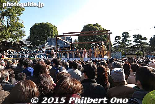 At 2 pm, the bean throwers started throwing the beans.
Keywords: tokyo katsushika ward shibamata taishakuten temple setsubun