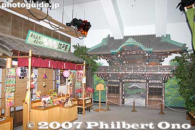 Facade of Taishakuten temple. Also see my [url=http://www.youtube.com/watch?v=ErOWZ6X6H1g]video at YouTube.[/url]
Keywords: tokyo katsushika-ku ward shibamata tora-san atsumi kiyoshi otoko wa tsurai yo movie