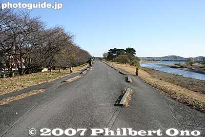 Tamagawa River bicycling path.
Keywords: tokyo komae tamagawa river