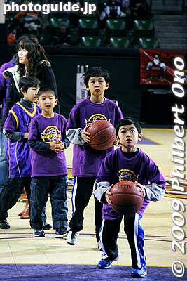 Keywords: tokyo koto-ku ward ariake Colosseum Coliseum pro basketball game players apache 