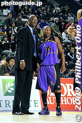Coach Bryant advises John.
Keywords: tokyo koto-ku ward ariake Colosseum Coliseum pro basketball game players apache toyama grouses