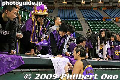 Keywords: tokyo koto-ku ward ariake Colosseum Coliseum pro basketball game players apache toyama grouses