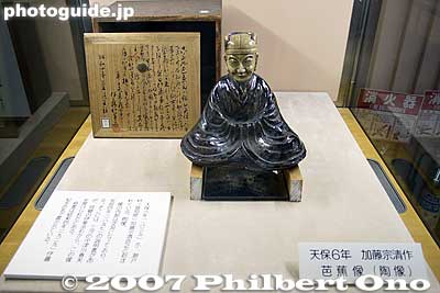 Small statue of Basho in Basho Memorial Museum
Keywords: tokyo koto-ku ward haiku poet basho matsuo museum statue