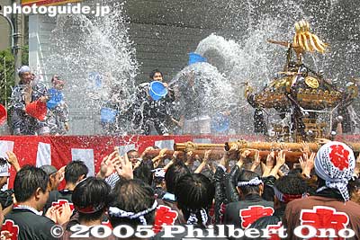 A large truck filled with water with people using buckets to splash water in rapid succession.
Keywords: tokyo koto-ku fukagawa hachiman matsuri festival mikoshi portable shrine water splash