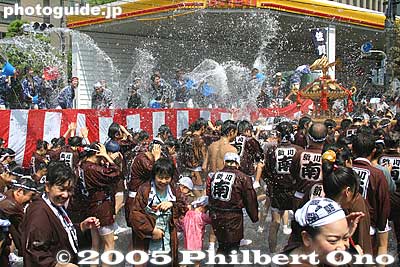 Keywords: tokyo koto-ku fukagawa hachiman matsuri festival mikoshi portable shrine water splash