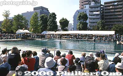 Huge crowd at Kakunori pond in Kiba Park.
Keywords: tokyo koto-ku kiba kakunori log rolling