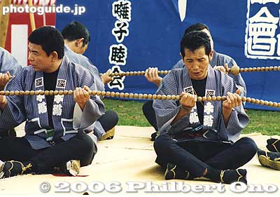 Kiba Kiyari Nembutsu. They hold and rotate a giant rosary while chanting. 木場の木遣念仏
Keywords: tokyo koto-ku kiba kiyari chanting nembutsu matsuri10