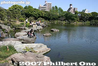 Stepping stones, called Isowatari, are another major feature of the garden.
Keywords: tokyo koto-ku ward kiyosumi teien gardens pond pine tree matsu stones