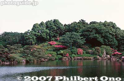 Keywords: tokyo koto-ku ward kiyosumi teien gardens pond azalea