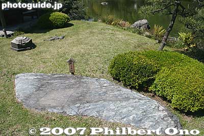 Famous stone
Keywords: tokyo koto-ku ward kiyosumi teien gardens pond stone