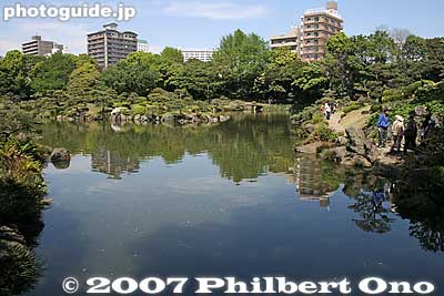 Keywords: tokyo koto-ku ward kiyosumi teien gardens pond matsu pine tree
