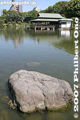 Keywords: tokyo koto-ku ward kiyosumi teien gardens pond stones
