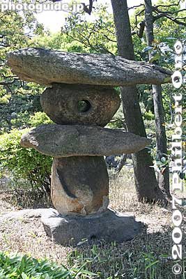 Stone lantern
Keywords: tokyo koto-ku ward kiyosumi teien gardens stones