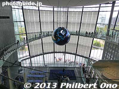 Large lobby with a globe.
Keywords: tokyo koto-ku miraikan science technology museum odaiba