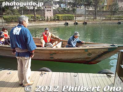 The volunteer group operating the boats is called Wasen Tomo-no-Kai (和船友の会).
Keywords: tokyo koto-ku japanese wasen boat ride yokojukkengawa park riverside
