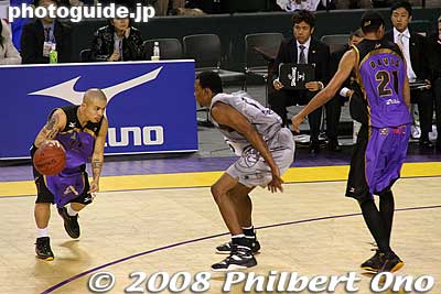 Cohey Aoki
Keywords: tokyo koto-ku ward ariake Colosseum Coliseum pro basketball game players tokyo apache ryukyu golden kings 