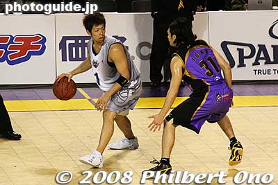 Takushi Naoto of Ryukyu Golden Kings
Keywords: tokyo koto-ku ward ariake Colosseum Coliseum pro basketball game players tokyo apache ryukyu golden kings 