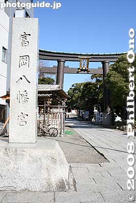 Stone marker for Tomioka Hachimangu Shrine.
Keywords: tokyo koto-ku ward tomioka hachimangu shrine shinto fukagawa torii