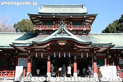 Tomioka Hachimangu Shrine, Honden worship hall
Keywords: tokyo koto-ku ward tomioka hachimangu shrine shinto fukagawa