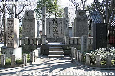 Yokozuna Rikishi Monument (Yokozuna Rikishi-hi) at Tomioka Hachimangu Shrine, Koto Ward, Tokyo 横綱力士碑
Keywords: tokyo koto-ku ward tomioka hachimangu shrine shinto fukagawa yokozuna sumo monument
