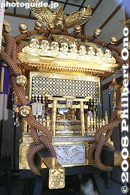 Mikoshi
Keywords: tokyo koto-ku ward tomioka hachimangu shrine shinto fukagawa mikoshi portable shrine