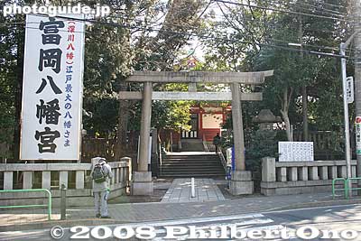 Torii gate on the west side
Keywords: tokyo koto-ku ward tomioka hachimangu shrine shinto fukagawa torii