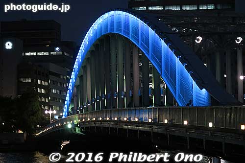 Eitaibashi Bridge spans over the Sumida Bridge. Lit up in blue at night.
Keywords: tokyo koto-ku fukagawa eitaibashi bridge sumida river japanbuilding
