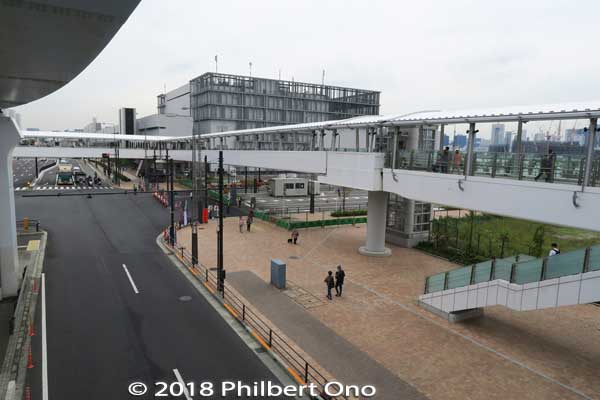 Shijo-mae Station is connected directly to convenient pedestrian overpasses leading to the three Toyosu Market buildings/blocks. (That's Block 6 in the distance.)
Keywords: tokyo koto-ku ward toyosu market