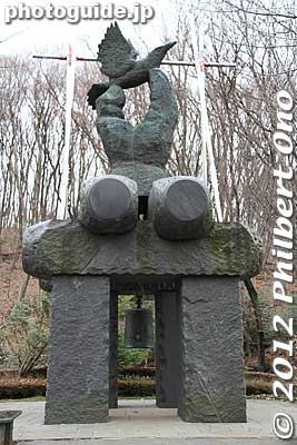 Statue of Democratic Rights in Yakushi Ike Park, Machida, Tokyo
Keywords: tokyo machida yakushi ike pond koen park japansculpture