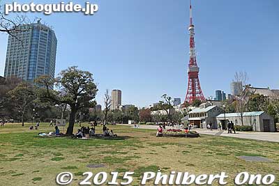 Shiba Park has fine views of Tokyo Tower.
Keywords: tokyo minato-ku shiba koen park tokyo tower