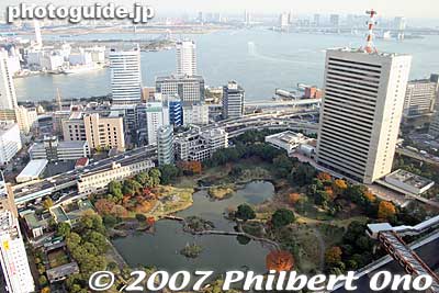 Bird's eye view of Kyu-Shiba Rikyu Gardens as seen from Hamamatsu World Trade Center.
Keywords: tokyo minato-ku ward World Trade Center Hamamatsucho