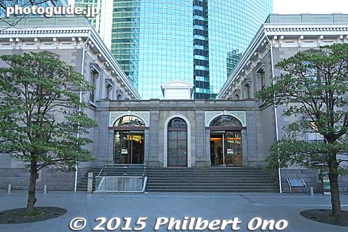 The first floor has a beer hall, and the second floor has the Railway History Exhibition Hall (鉄道歴史展示室). Photography is not allowed inside the Exhibition Hall.
Keywords: tokyo minato-ku shinbashi shimbashi station