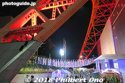 In early May for Children's Day, Tokyo Tower was festooned with colorful koinobori carp streamers.
Keywords: tokyo minato-ku tower koinobori carp streamers children day festival night