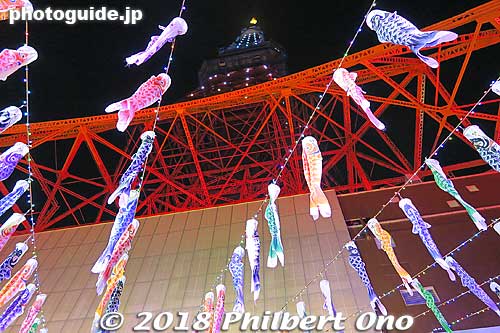 Tokyo Tower with koinobori carp streamers in early May.
Keywords: tokyo minato-ku tower koinobori carp streamers children day festival night matsuri5